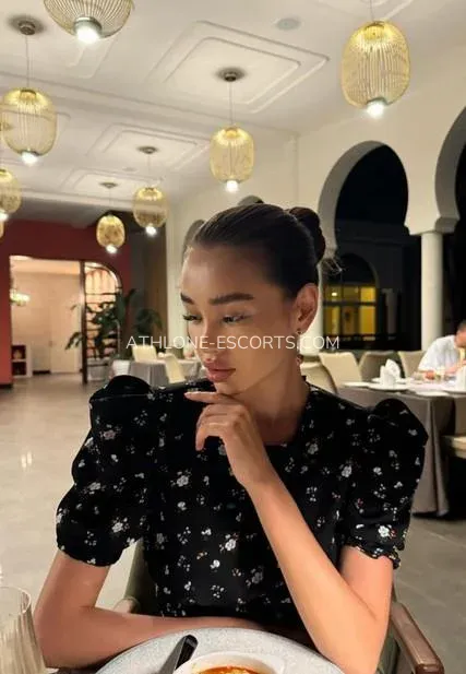 Athlone escorts Elisabeth — 3