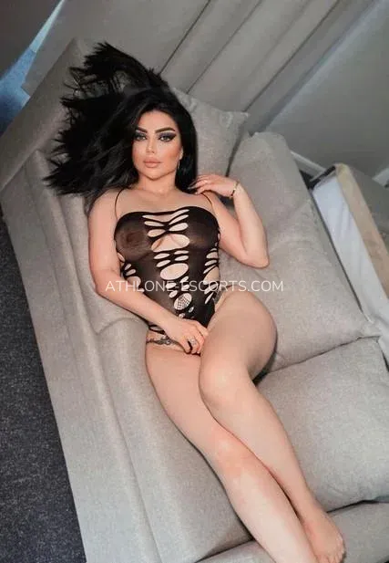 Athlone escorts Märta — 6