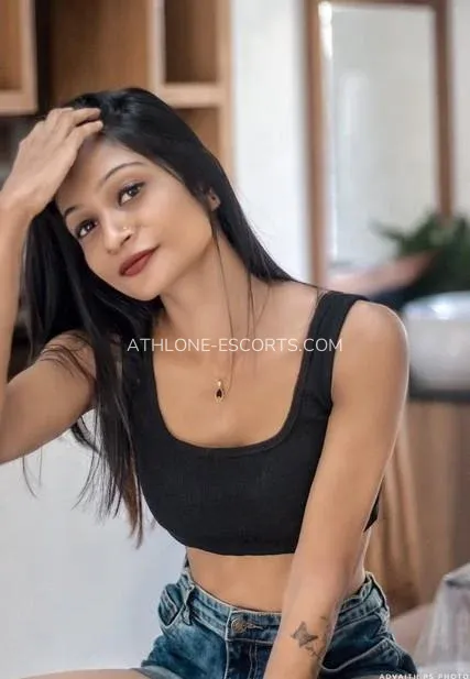 Athlone escorts Märta — 3