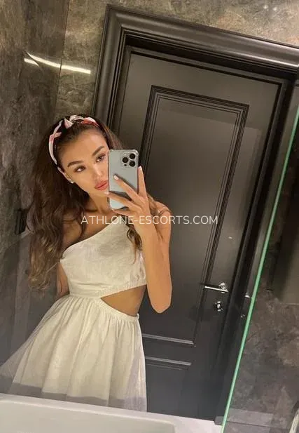 Athlone escorts Elisabeth — 4