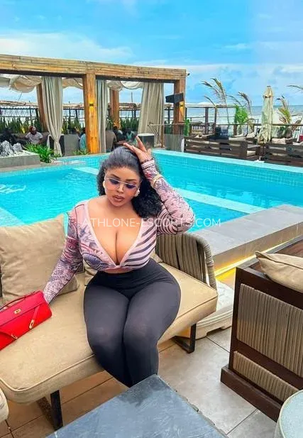 Athlone escorts Klara — 1