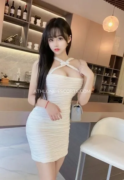 Athlone escorts Märta — 2