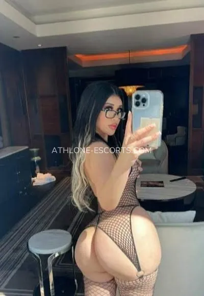 Athlone escorts Ellinor