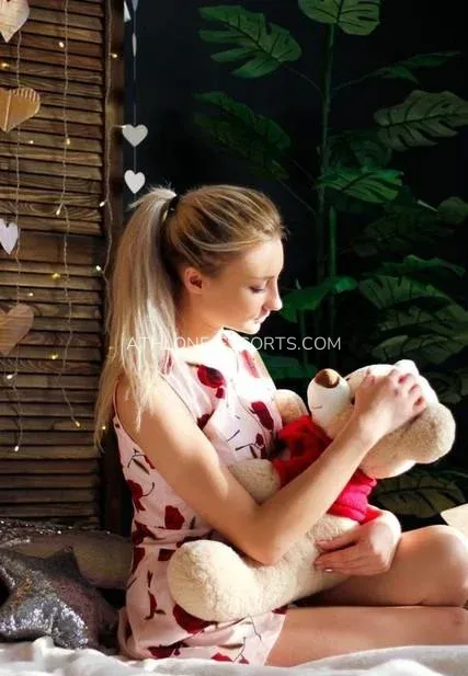 Athlone escorts Isabelle — 3