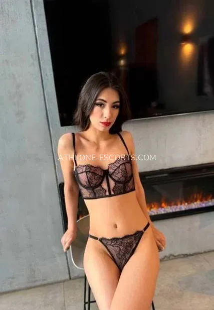 Athlone escorts Märta — 8