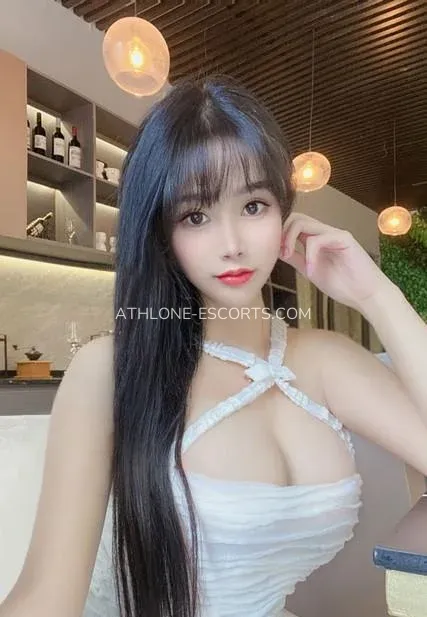 Athlone escorts Märta — 4