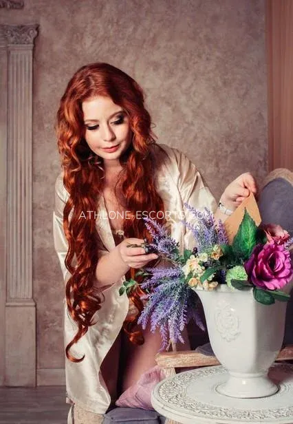 Athlone escorts Märta — 4