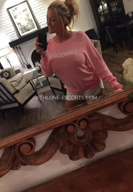 Athlone escorts Märta — 3